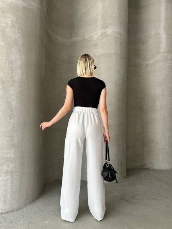 27911f93-dda0-4a3e-9bd3-52d9162ed5e1 Широки панталони со висок струк и врвки