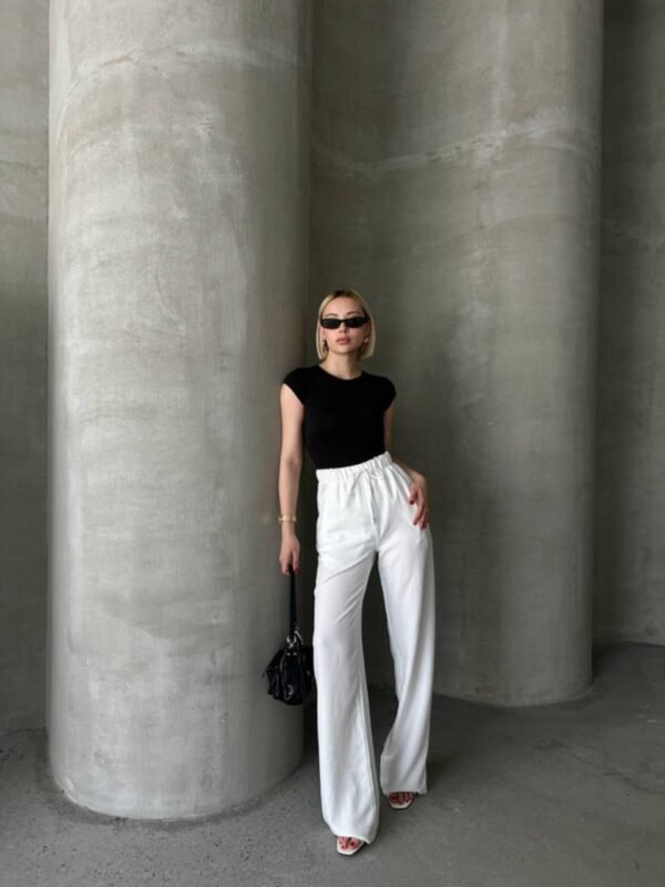 47db3da7-544a-4053-aad2-1abf290cca85 Широки панталони со висок струк и врвки