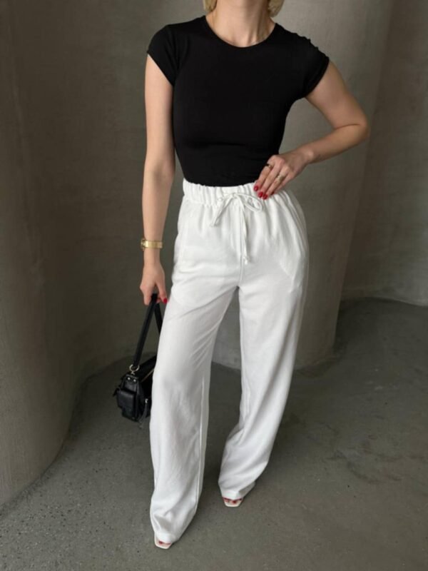 650be17e-758c-48a1-8765-9ce7d1b70f96 Широки панталони со висок струк и врвки