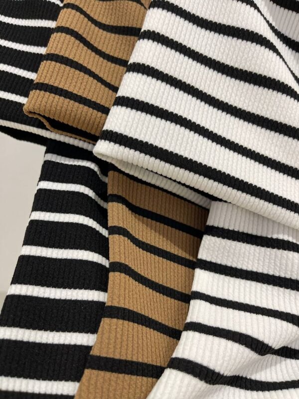 Ребрест фустан со риги