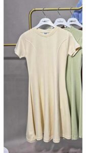 butter yellow фустан со А-линија