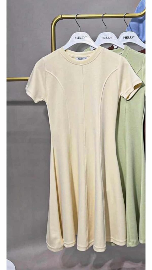 butter yellow фустан со А-линија butter yellow фустан со А-линија