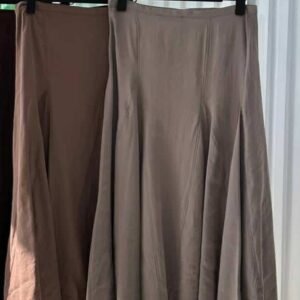 миди здолниште со висок струк и асиметричен крој во сива и кафеава боја