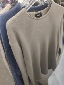 беж плетена блуза со долги ракави од RETRO CL..