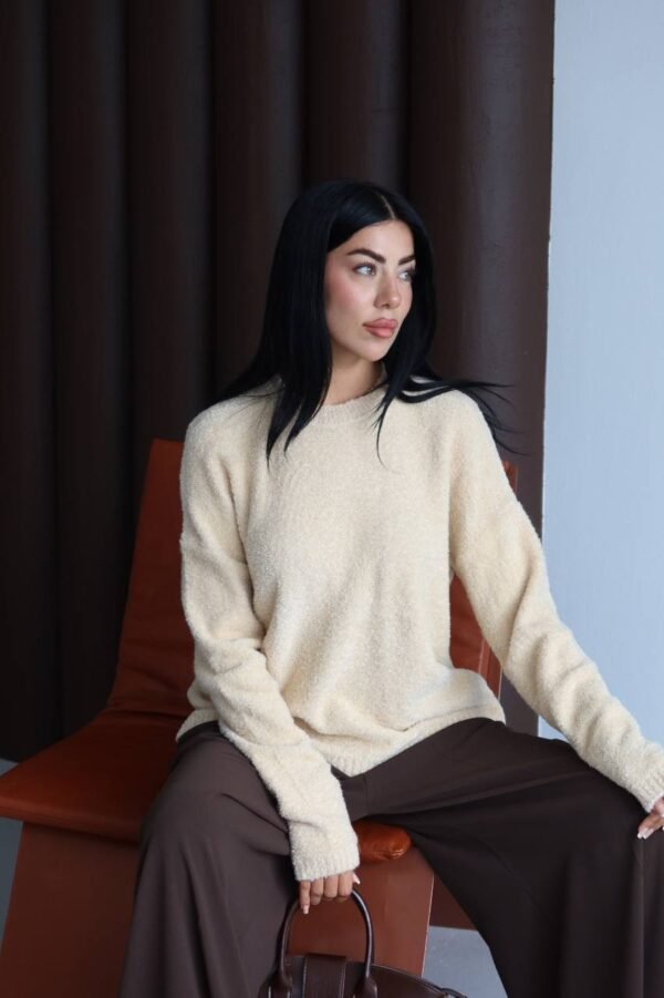 Женска блуза со долги ракави и мека текстура во беж боја женска беж блуза со мека текстура