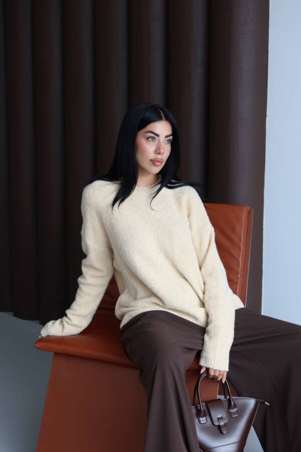 Женска блуза со долги ракави и мека текстура во беж боја женска беж блуза со мека текстура