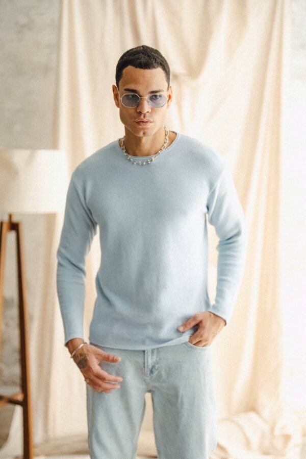 Машка блуза од мерцелизиран конец во сина боја машка сина блуза од мерцелизиран конец