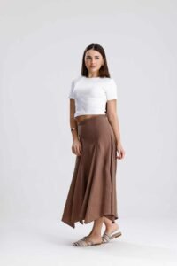 миди здолниште со висок струк и асиметричен крој