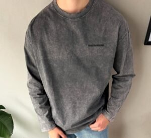 Машка графит блуза со stone washed ефект, 100% памук – минималистички урбан стил за секојдневно носење