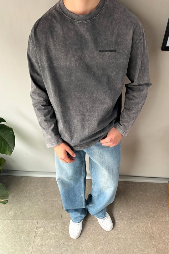 Машка графит блуза со stone washed ефект, 100% памук – минималистички урбан стил за секојдневно носење