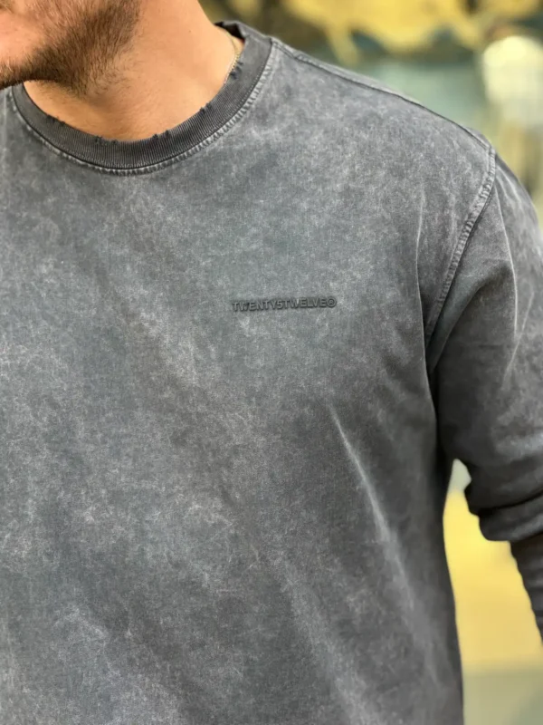 Машка графит блуза со stone washed ефект, 100% памук – минималистички урбан стил за секојдневно носење
