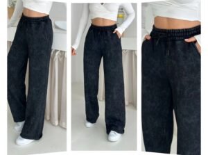 Женски тренерки црни широк крој со acid wash текстура, 3 конци за зимска облека