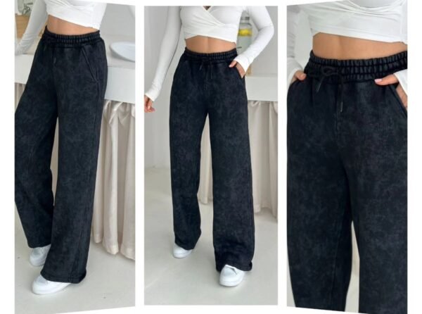 Женски тренерки црни широк крој со acid wash текстура, 3 конци за зимска облека