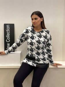 женски црно-бел џемпер со houndstooth дезен