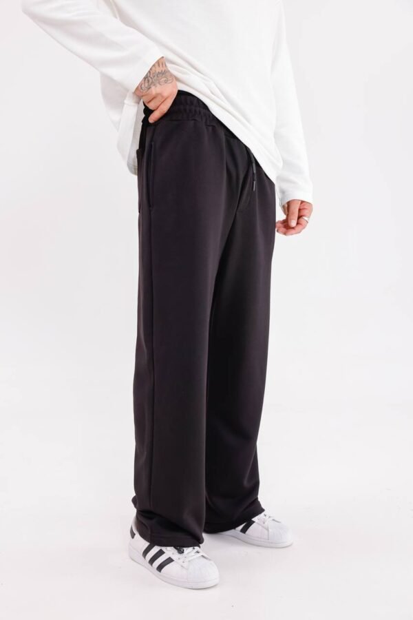 Машки тренерки 100 памук 3 конци во црна боја, широк крој, за есен зима.