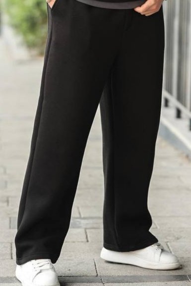 Машки тренерки 100 памук 3 конци во црна боја, широк крој, за есен зима.