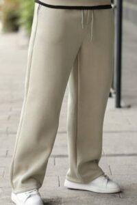 Машки тренерки 100 памук 3 конци во песочно беж боја, широк крој, за есен зима.