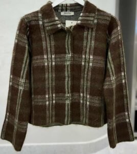 женска каро јакна shacket во кафеава и зелена боја