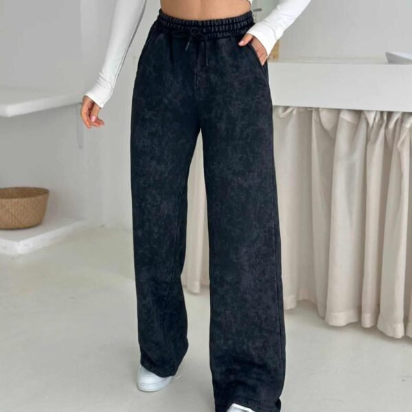 Женски тренерки црни широк крој со acid wash текстура, 3 конци за зимска облека