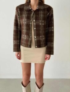 женска каро јакна shacket во кафеава и зелена боја