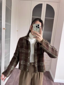 женска каро јакна shacket во кафеава и зелена боја