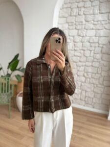 женска каро јакна shacket во кафеава и зелена боја