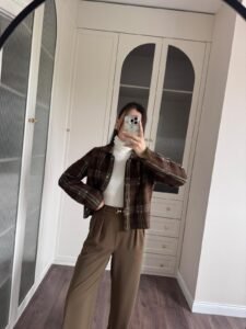 женска каро јакна shacket во кафеава и зелена боја