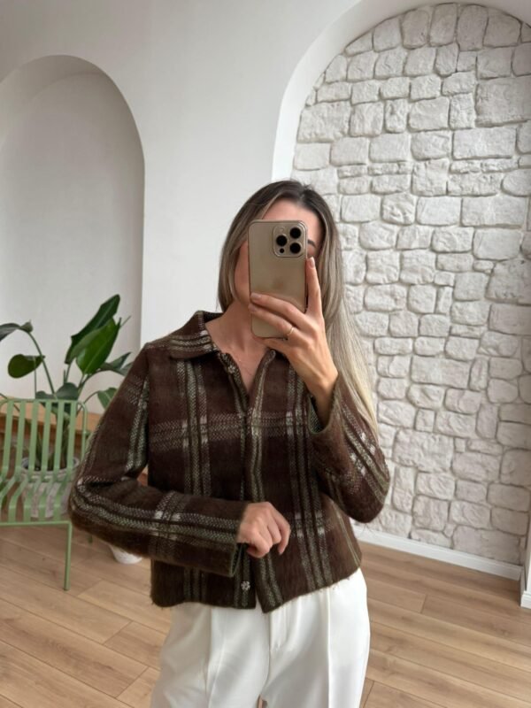 женска каро јакна shacket во кафеава и зелена боја
