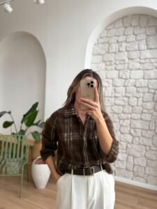 женска каро јакна shacket во кафеава и зелена боја