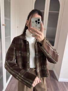 женска каро јакна shacket во кафеава и зелена боја