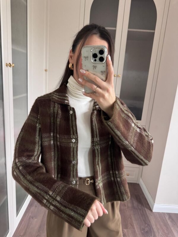 женска каро јакна shacket во кафеава и зелена боја
